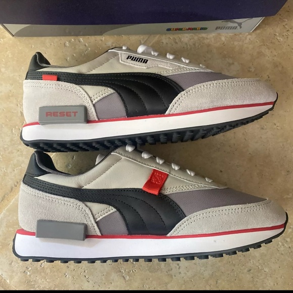 PUMA FUTURE Rider x Nintendo Retro Console 2020 Cleat w Box Size 7.5 - Picture 2 of 14